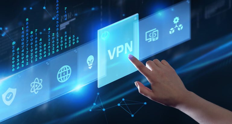 Hand drückt VPN-Button auf Screen