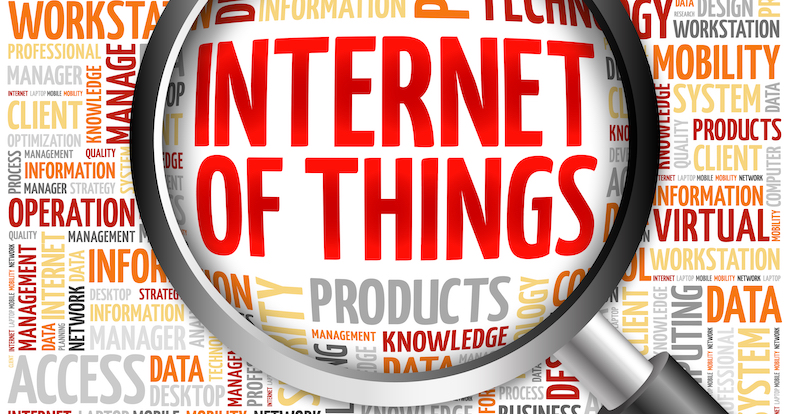 Palavra internet da coisas lida com lupa